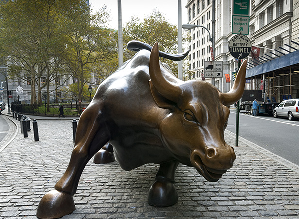 全球交易所门前那些牛与熊