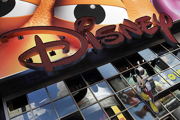迪士尼第二财季净利润同比降91%，12万名员工休无薪假