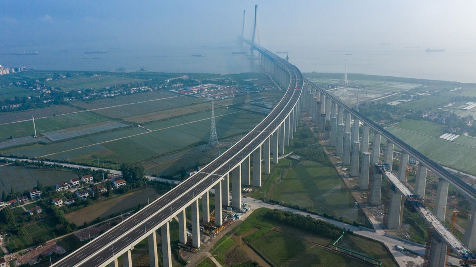 沪苏通长江公铁大桥通车：我国自主设计建造，主跨超千米
